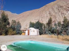Hermoso domo privado para 2 personas con piscina - Cochiguaz- Valle de Elqui, hotel in Paihuano