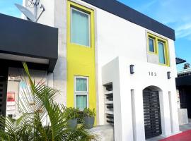 Tapia Haus 103 - San Juan, Beach Vibes Walking Distance, hôtel à San Juan