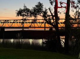 Casa marina Santa Lucía , barrio privado único en Uruguay, hotel in Ciudad del Plata