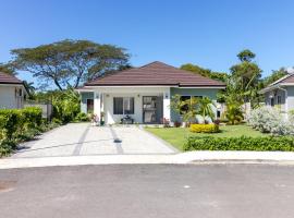 Three Bedroom Villas in Drax Hall - Pool Gym - 24hr Security - Beach Closely, hotel a Saint Ann's Bay