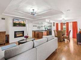 Luxurious gated Condo in Sabino cyn, resort style living、ツーソンのホテル