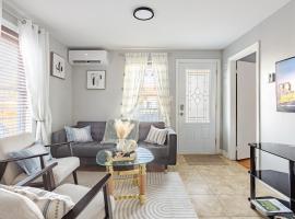 Grande maison moderne 4 chambres - Spa Jaccuzi, Jardin & Parking gratuit - Idéale Familles et groupes, Hotel in Saint-Jean-sur-Richelieu