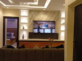 Less2More Luxury Suites, ξενοδοχείο σε Agege