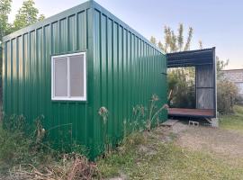 Tiny House en Vaqueros con galeria acceso a jardin，位于La Porteña的酒店