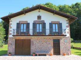 Casa Rural Mikelenea, ξενοδοχείο σε Lecároz