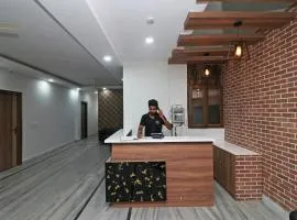 Capital O Esscon House Near Payal Cinema