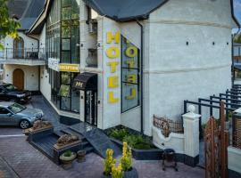 SV Hotel, Restaurant & Airport Parking, готель у місті Todoreshty