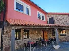 Hostal Las Cavenes Del Cabaco