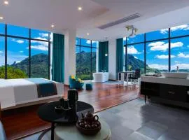 Zhangjiajie Cloudscape Lodge-English Services-Near the Ticket Gate