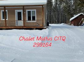 Chalet Mathis, Hotel in Saint-Raymond