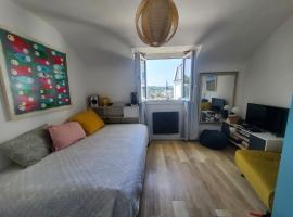 Bel appartement centre Le Palais, hotel v destinaci Le Palais