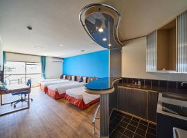 ライカムファミリーリゾートホテル旧HiyagunLanaiResort, hôtel à Okinawa