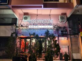 The Brownstone Hostel & Space、イポーのホテル