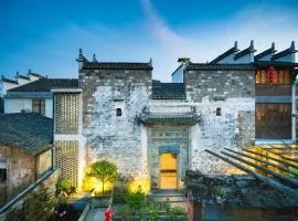 Wuyuan Jiwei Mountain Lodge (Sixi-Yan Village Scenic Area)