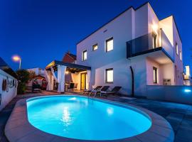 Villa Essenza Rossa in Vodice only 650 meters from the beach, hotel v destinaci Vodice