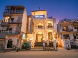 FabHotel Raj Palace