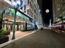 Wyndham Garden Baronne Plaza