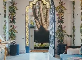 Pug Seal Polanco Allan Poe