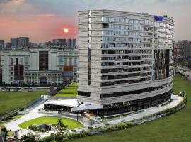 Novotel Kolkata Hotel and Residences, hotel in Kolkata