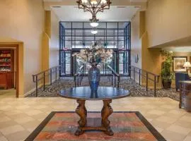 Clarion Collection Hotel Arlington Court Suites