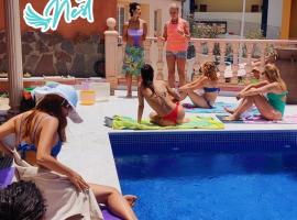 Duque Nest Hostel, hotell Adejes