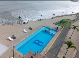 Casa con vista al mar y piscina en Manta, hôtel à Manta