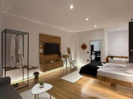 You & Me Suite, hotel v destinaci Shkodër