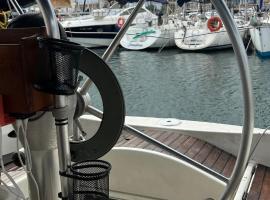 Exclusive Unique Experience on a Sailboat All Year Round TNINA、バレンシアのホテル