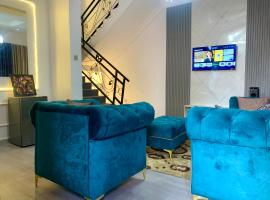 Reagal Apartments, WMachine, WiFi, 13 mins DRV from Ikeja, OPIC ESTATE, hotel v destinaci Agege