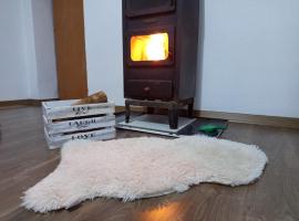 Taku Villa Wonderful view of Lake Ohrid, hotel in Udënisht