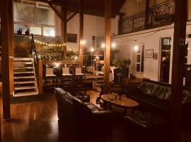 Lovely garden small apartment, hotel en Novi Sad