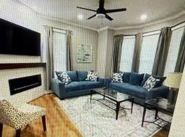 Cozy Condo Near Portsmouth Naval, hotel v destinaci Portsmouth