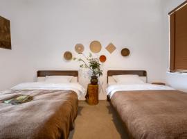 Xinwo Homestay, hotel en Menghun