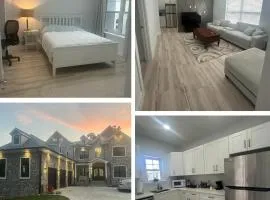 Entire Guest Suite with Elevator near Tysons Corner-Private & Independant