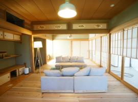 大型犬もOKのプライベートドッグラン付き!!4LDKの広々スペースと完全プライベート一軒家で楽しい旅行を Spacious 4LDK private house with a private dog run perfect for a fun trip, and even large dogs are welcome!, hôtel à Yonezawa