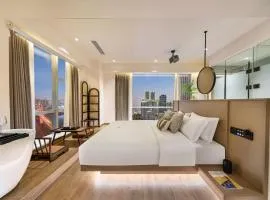 Mi Xi Yue Riverside Hotel Jiefangbei Branch We offer airport and station pick-up services,Please make a reservation one day in advance