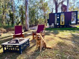 Tranquility Ranch by Tiny Away, hotel in Wolfdene