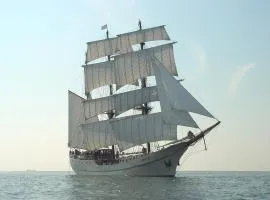 Tallship Artemis