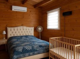 חוות אדמה ושמיים יבנאל, ξενοδοχείο σε Yavneʼel