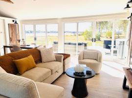 Waterfront Cottage ''The Dream'' with Private Hot Tub, hotel in Shediac