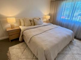 Fletcher Christian Apartments - Manava Suites, hotel in Burnt Pine