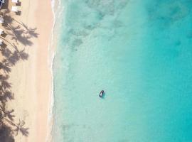 Fairmont Royal Pavilion Barbados Resort, отель в Сент-Джеймс