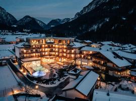 POST Family Resort, hotel in Unken