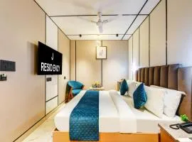 J Residency Near Nizamuddin Railway Station