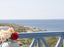 Manos Apartments, hotel in Megas Yialos-Nites