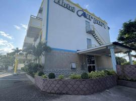 Csm Clark Hotel, hotel em Sampong