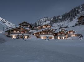 Aadla Walser-Chalets mit privater Sauna, Hotpot und Hotelservice, hotel v destinaci Schröcken