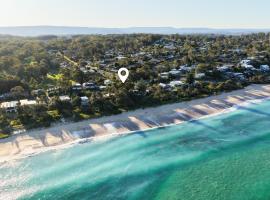 The Blue Beach House - Pet Friendly Coastal Escape in Mollymook, hotel v destinaci Mollymook