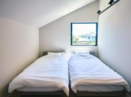 Neverland Garden A棟 - 山の中の別荘一棟貸切, hotel in Ichigaya