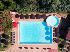 Li Suari Club Village，位于圣特奥多罗的酒店